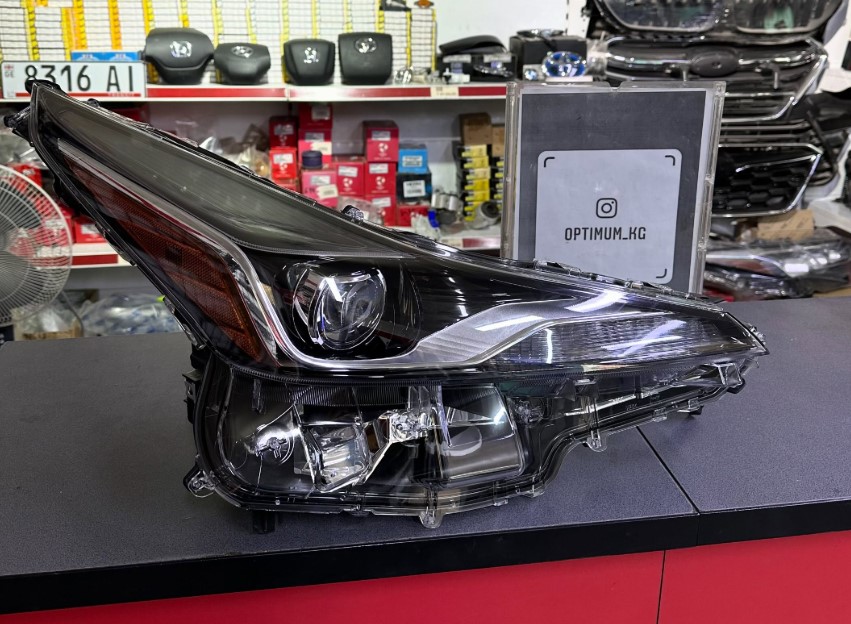 Фара TOYOTA PRIUS 19-21 RH USA TYPE